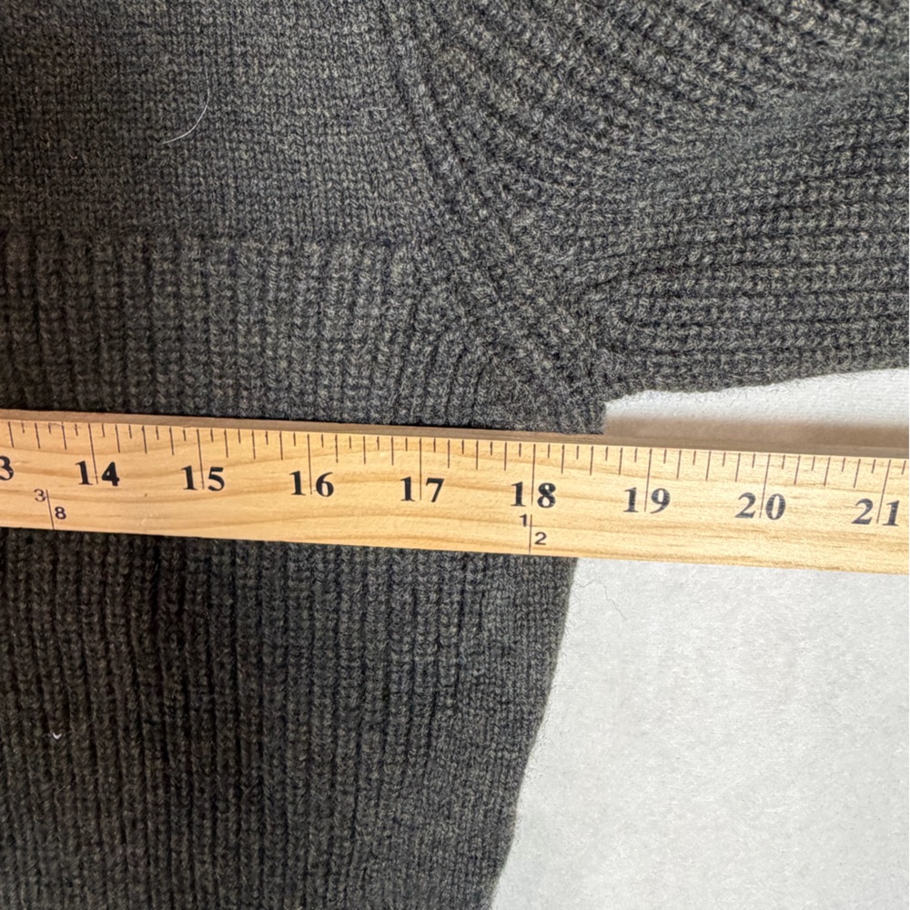 L.L. Bean Men's Size Small Waterfowl 100% Wool Charcoal Zip-Up Sweater - Picture 9 of 10